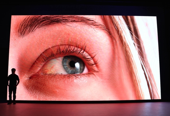 L'affichage à LED 8K d'intérieur de la publicité 1,8 HD a mené les panneaux de mur visuels que 3840 hertz la vitesse de régénération